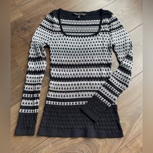 White House Black Market Long Sleeves Top